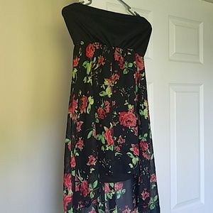 RUE21 XL Strapless Black & Rose pattern Tunic